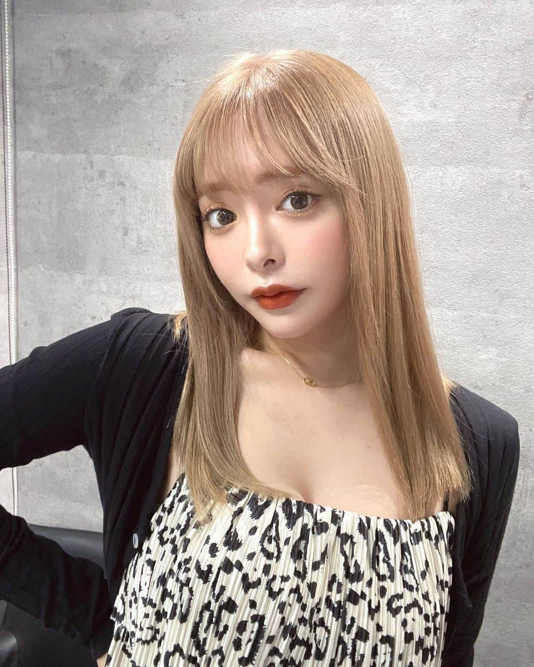 小倉由菜さんのインスタグラム写真 - (小倉由菜Instagram)「NEW COLOR   @lwis_hair   #blackpink イメージ #気分は #rose ちゃん🤣🤣 #地毛伸びてきたよ」6月12日 19時58分 - ogura_yuna