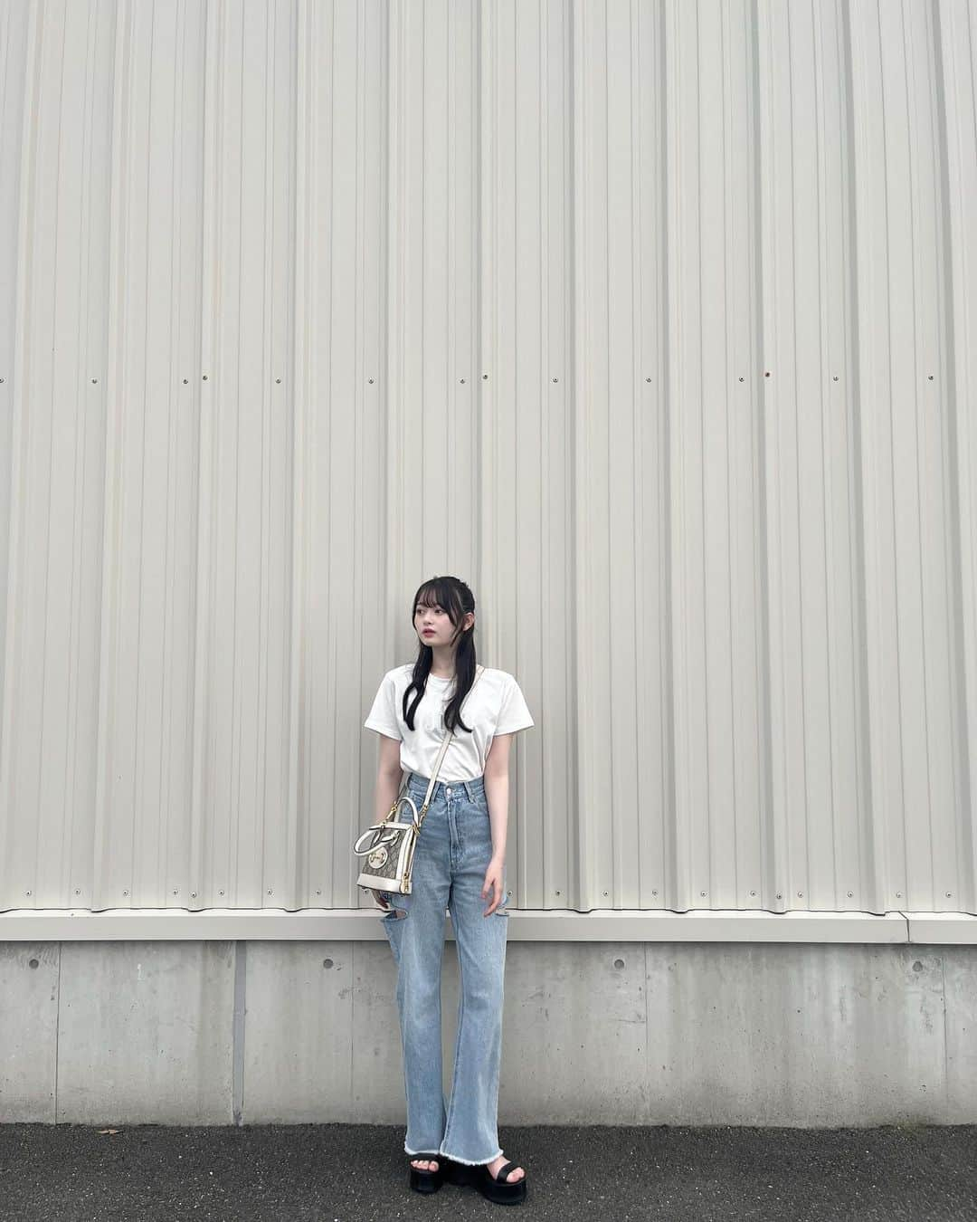 高比良由菜さんのインスタグラム写真 - (高比良由菜Instagram)「・ 最近のコーデ👖💞  バッグはお姉ちゃんのかりたの笑 tops:JILLSTUART bottom:CHICO shoes:GRL  ∴∵∴ ୨୧ ∴∵∴ ୨୧ ∴∵∴ ୨୧ ∴∵∴ #高比良由菜#06#sjk#私服」6月12日 19時59分 - yuna_takahira_official