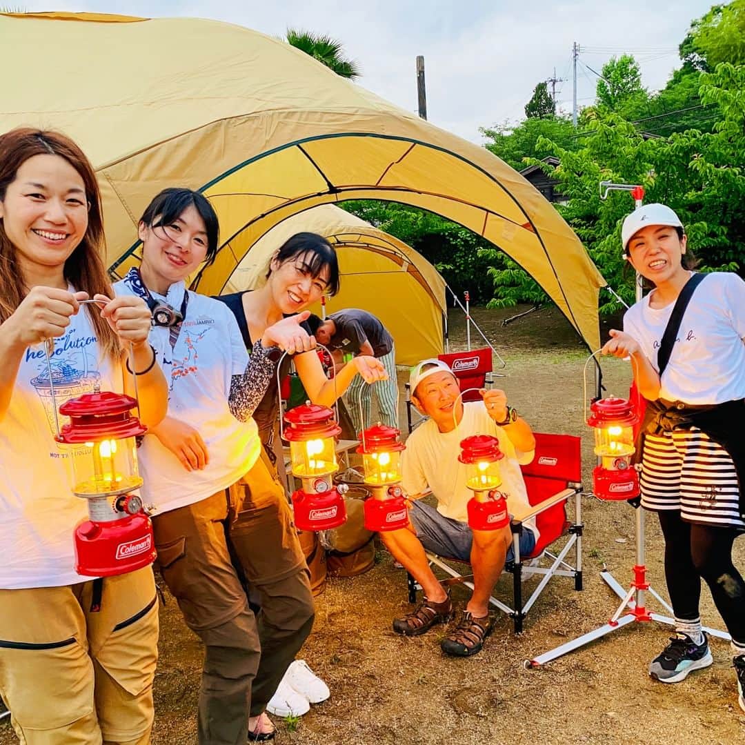 Coleman Japanさんのインスタグラム写真 - (Coleman JapanInstagram)「【アニエスベー × タラオセアンジャパン × コールマン 共同プロジェクト】  環境保全に関心の高い3社の社員が集まり、香川県三豊市にある自然豊かな「粟島」のビーチクリーン活動を行いました。梅雨入りした6月初旬、キャンプを楽しみつつたくさんのゴミを拾いました！ 美しい自然を守るために、これからも活動は続きます🧹  プロジェクトの詳細は後日ブランドサイトでご紹介予定です。地球に優しいキャンパーになって未来を灯そう！  🤝： @agnesb_officiel @fondationtaraocean_japan  ・  #コールマン #Coleman #agnesb #アニエスベー #タラオセアンジャパン #香川県 #三豊市粟島 #ビーチクリーン #海洋ゴミ #海洋プラスチック #SDGs  #サステナブル #海洋保全  #海洋汚染  #キャンプ #私のコールマン #くりきゃんあわしま」6月12日 20時00分 - coleman_japan
