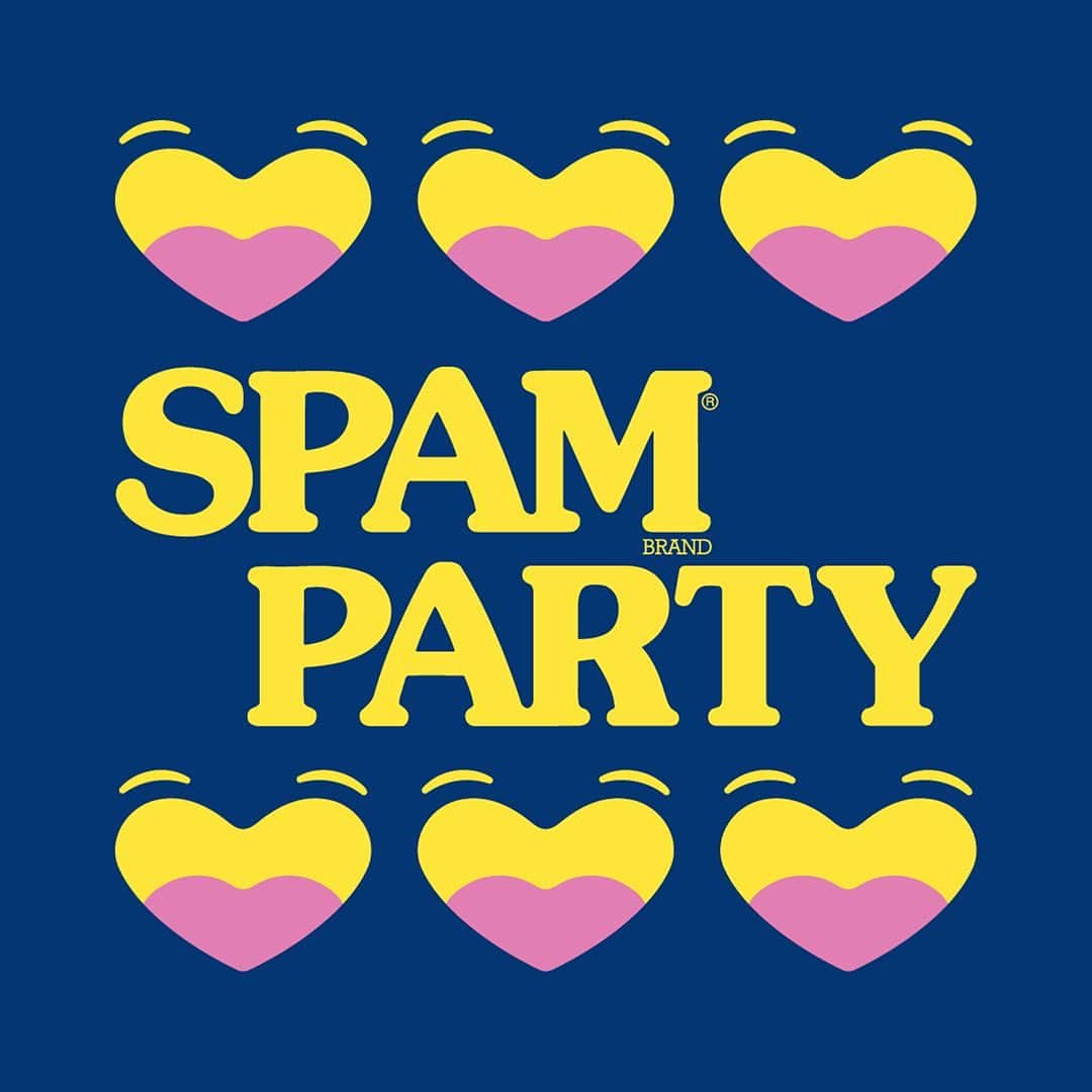 Spam Japanのインスタグラム：「【食卓に笑顔を】​  SPAM®︎ Brandがあれば、いつもの食事が華やかに。​ SPAM®︎ Brandがあれば、なんだか気持ちもハッピーに。​ SPAM®︎ Brandがあれば、あの子もその子も、みんな笑顔に。​  新しい日常が、たくさんの笑顔であふれますように😆💛💙​  さあ、今日は誰に会いたいですか?​  #スパムがあればパーティーだ #スパムパーティー​#スパム #スパム缶 #スパム好きな人と繋がりたい #スパム好き #スパムレシピ #スパムクッキング」