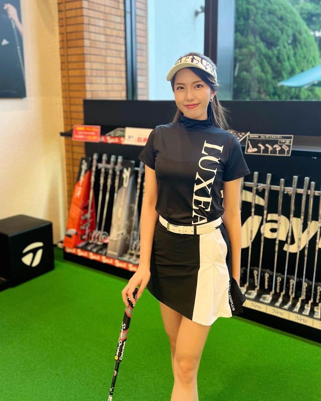 武田奈津美さんのインスタグラム写真 - (武田奈津美Instagram)「* 昨日のコーデ🏌️‍♀️🤍 @luxeakmplus_official の上下モノトーンで合わせてみました。 AKMから出たゴルフライン🤍  昨日絶対雨だと思ったのに降られなくてゴルフできたの、良かった〜🥺🤍✨ 今週も楽しみなゴルフなので晴れてください🥲🤍  #golf #ゴルフ #golfwear #ゴルフ女子 #ゴルフコーデ #akm」6月12日 20時05分 - _natsumitakeda_