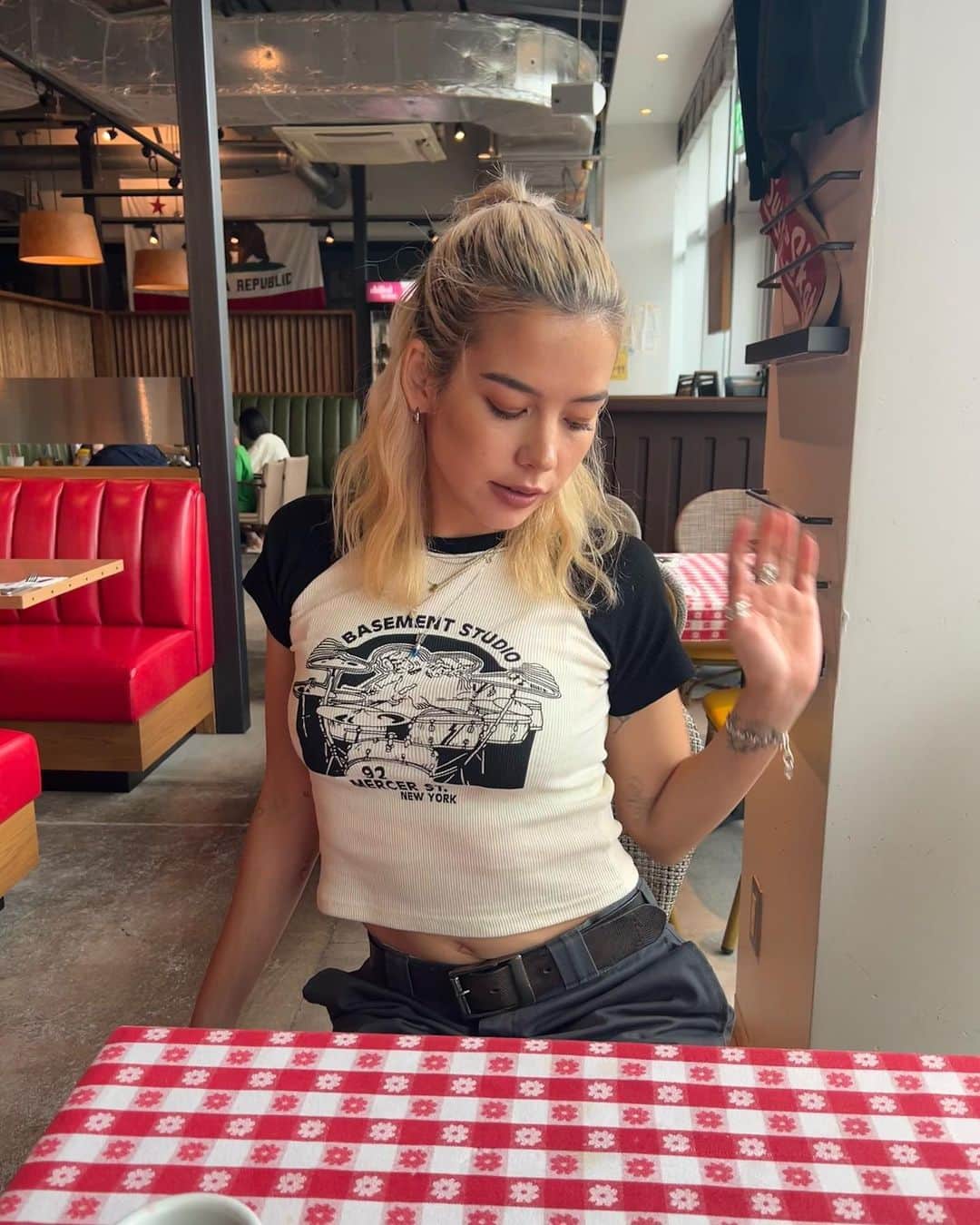 Satomi Biancaのインスタグラム：「🍒🥧☕️♥️ 　　　 Lucy's😋 　　 チビTは @felim__ 🖤」