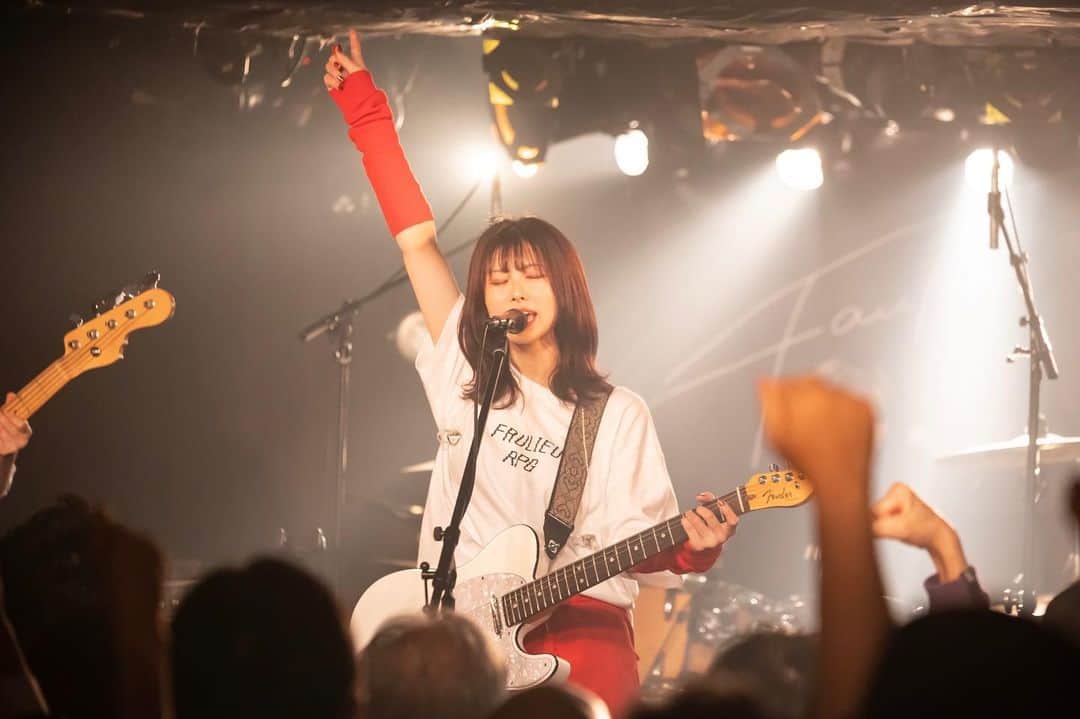 森脇加奈子のインスタグラム：「． ☝️😴🎸  Faulieu. Presents " RPG " ep.1 at 渋谷 club CRAWL  photo by @okkytree   #Faulieu #band #girlsband  #rock #rockband #musician #show #live #livephotography #photogaphy #vocal #guitarvocal #guitarist #guitarplayers #guitar #telecaster #Fender #Fenderamerican #japanese #japanesegirl  #tagsforlikes #followme #tfl  #일본 #팔로우미 #粉我」