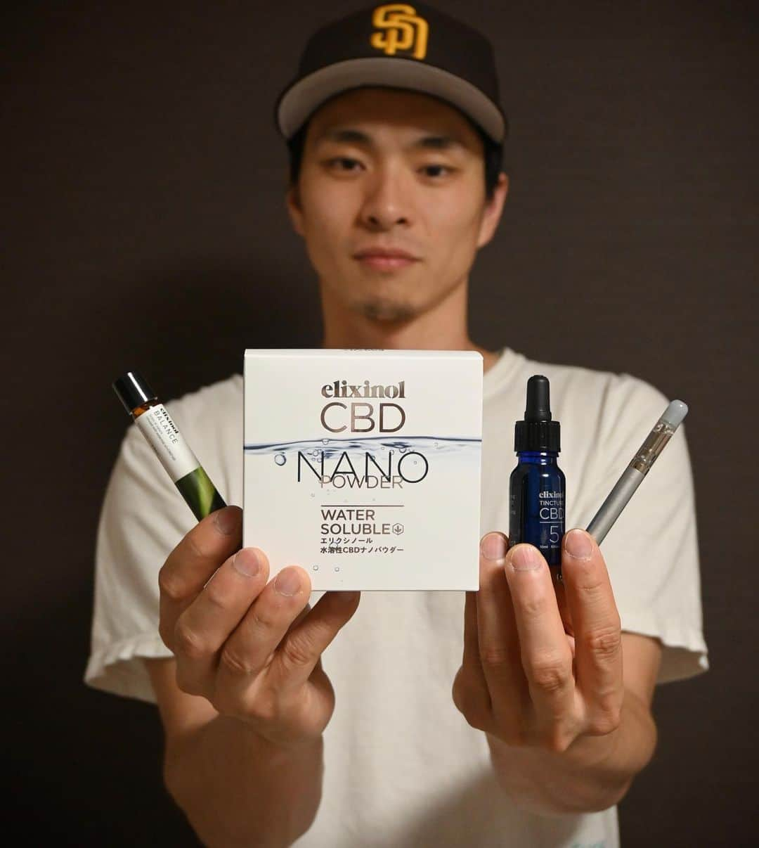 石松大晟さんのインスタグラム写真 - (石松大晟Instagram)「・ セルフケアアイテムとして愛用しているCBD💡 ⁡ elixinol様に商品を提供して頂きました🌿 ⁡ CBDには「リラックス効果」「ストレス緩和」「抗炎症効果」「睡眠の質の向上」などの効果があると言われているので、慢性的な痛みを抱えている方やストレスを溜め込みやすい方に是非試してもらいたいです。 ⁡ CBDの摂取方法は、 ベイプ、オイル、ロールオン、カプセル、グミ、ボディクリームなど様々！ 体内に吸収されるスピードが早いベイプ、自然由来の良い香りを感じられるロールオンが個人的にオススメです。 ⁡ 詳しくはこちらのアカウントで↓↓↓ @elixinoljapan  ⁡⁡ CBDで心地良い暮らしを🌿 ⁡  #cbd #cbdvape #cbdoil  #cbdfragrance #elixinol #elixinoljapan #elixinolcbd #fragrance #nature #カンナビジオール」6月12日 20時13分 - taiseiishimatsu