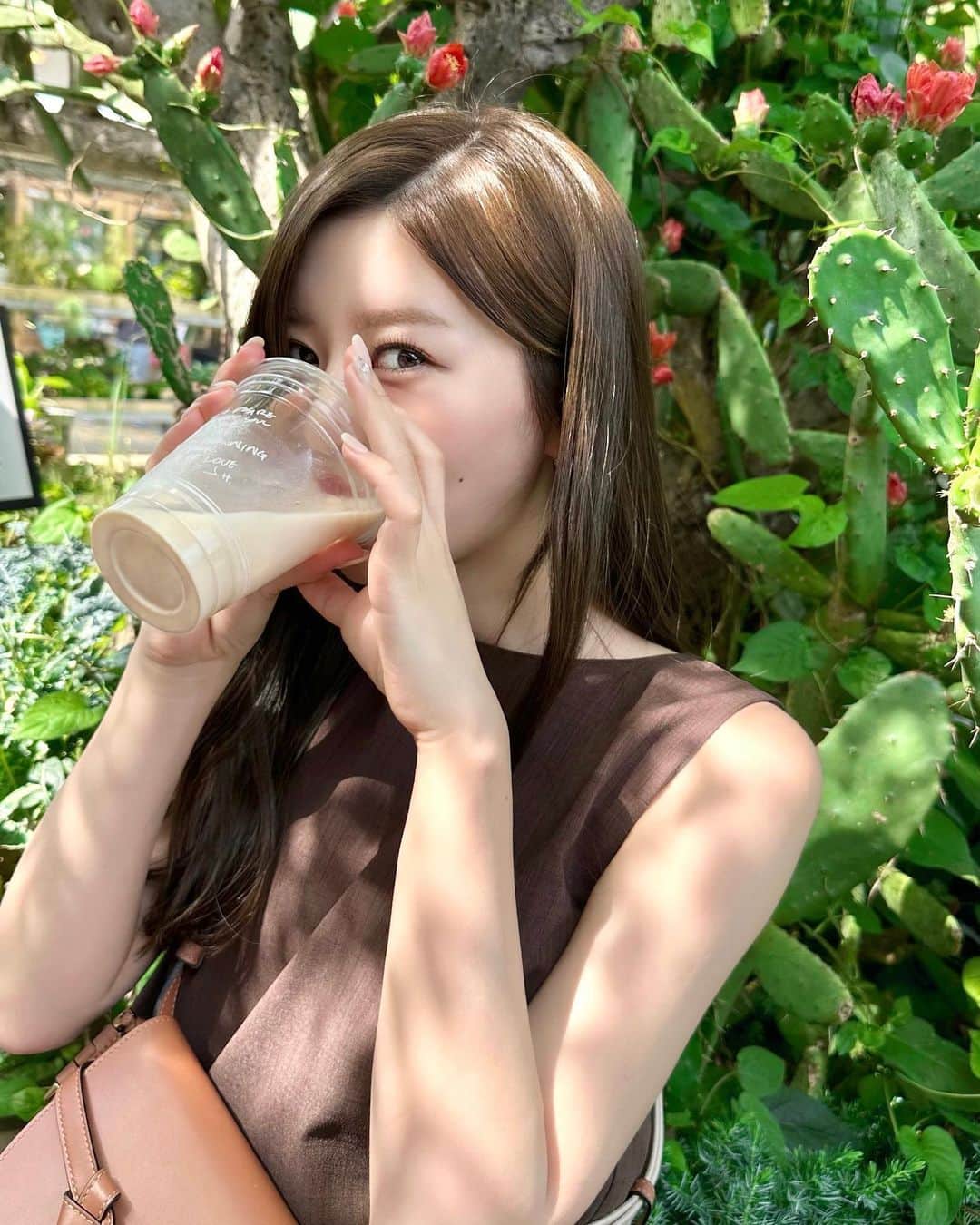 石崎日梨のインスタグラム：「⁡ 先日のひとコマ🌵🌺☀️ ⁡ ⁡ @mystrada_official #Mystrada #マイストラーダ」