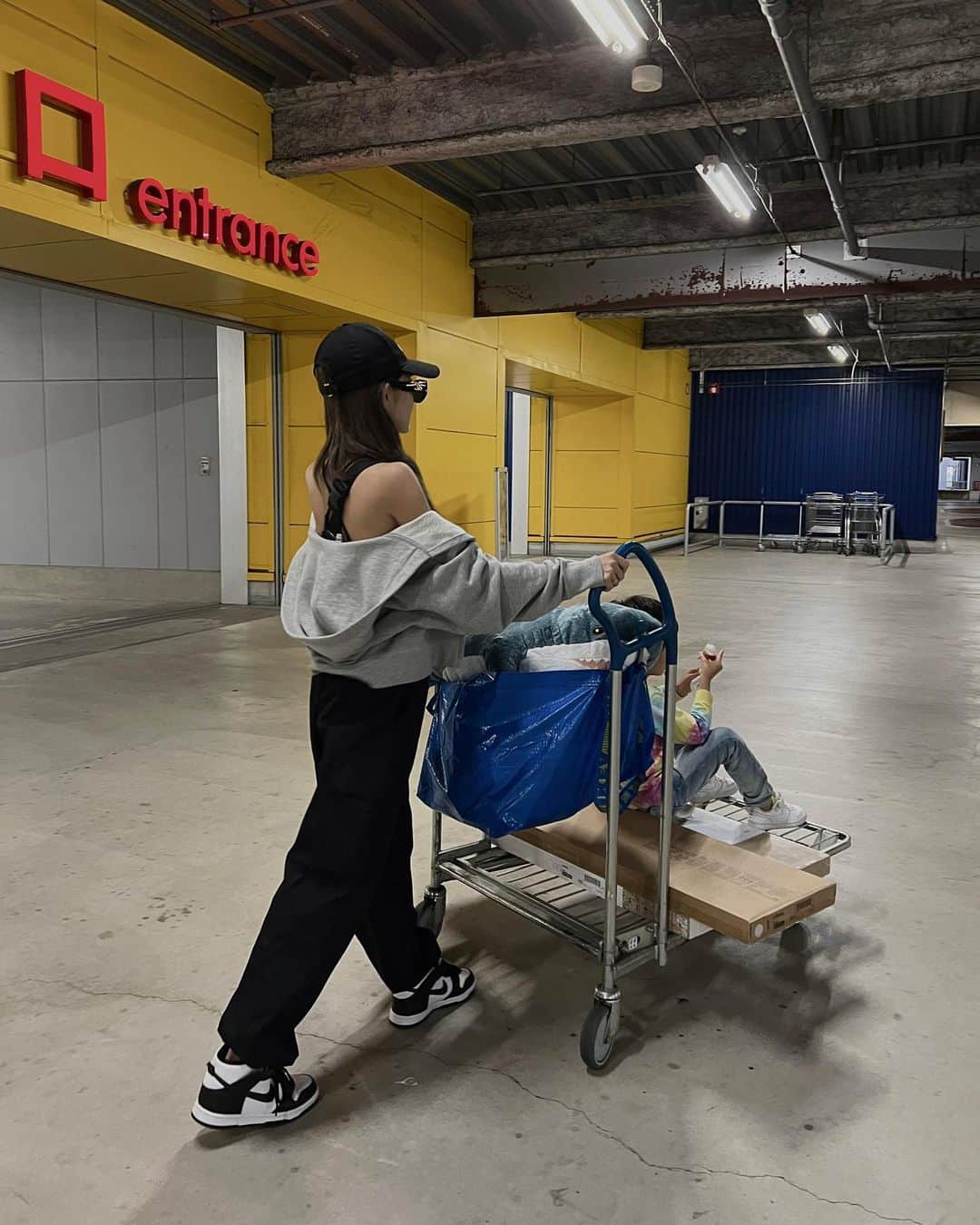 RINAのインスタグラム：「🦈」