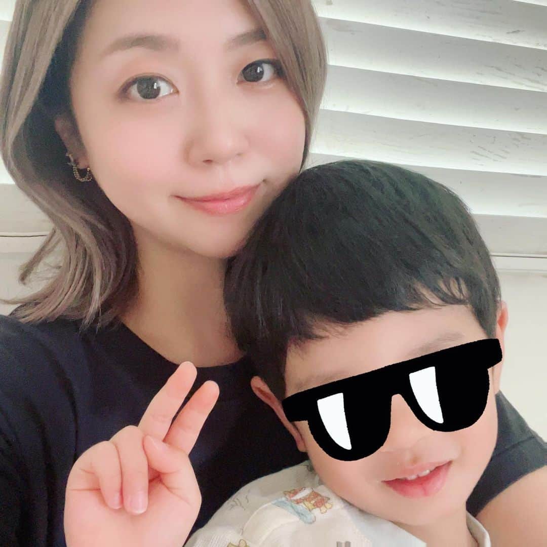 星村麻衣のインスタグラム：「美容室でメンテナンス💇‍♀️ バッサリいきたい気もしたけど、結局長さをキープ😅 目指せ！ハイトーン活かしの素敵プリンヘア🍮 #ハイトーンカラー #プリンヘア #ミディアムヘア」