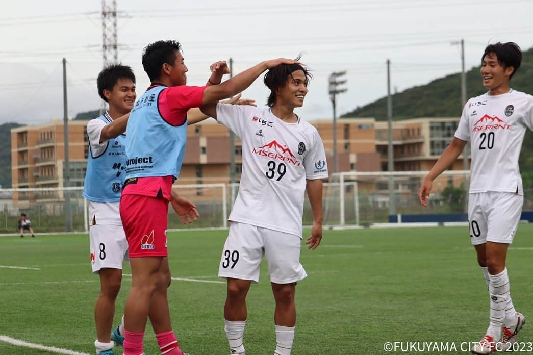 濱口草太さんのインスタグラム写真 - (濱口草太Instagram)「ハットトリック👑👑👑  #福山シティfc #39」6月12日 20時31分 - sh_522sh