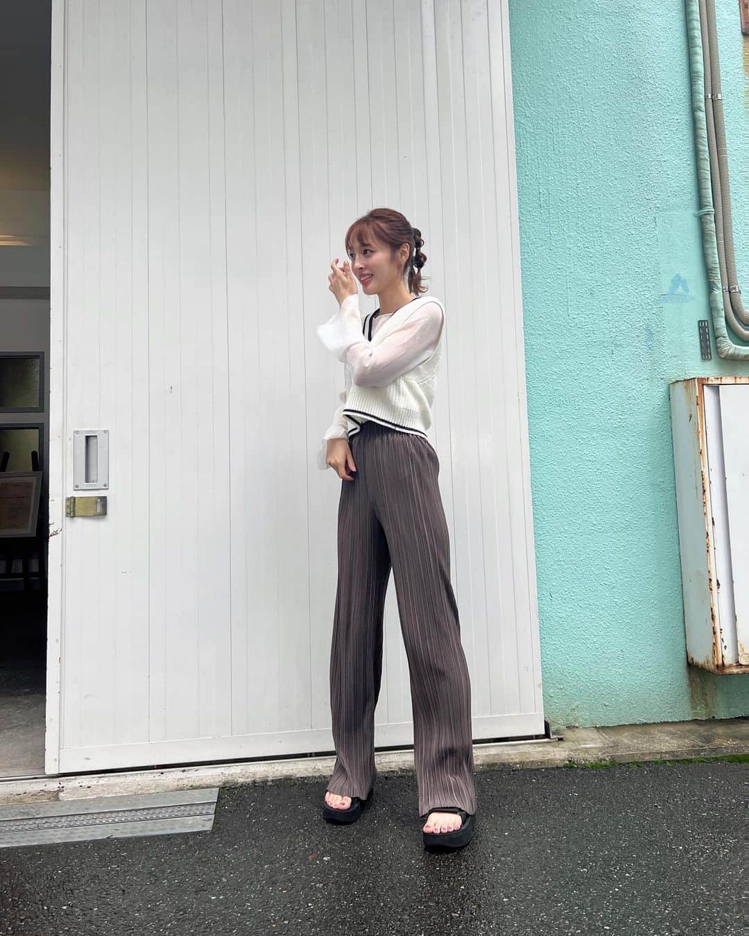 神部美咲のインスタグラム：「ジメジメしてる🥺☔️」
