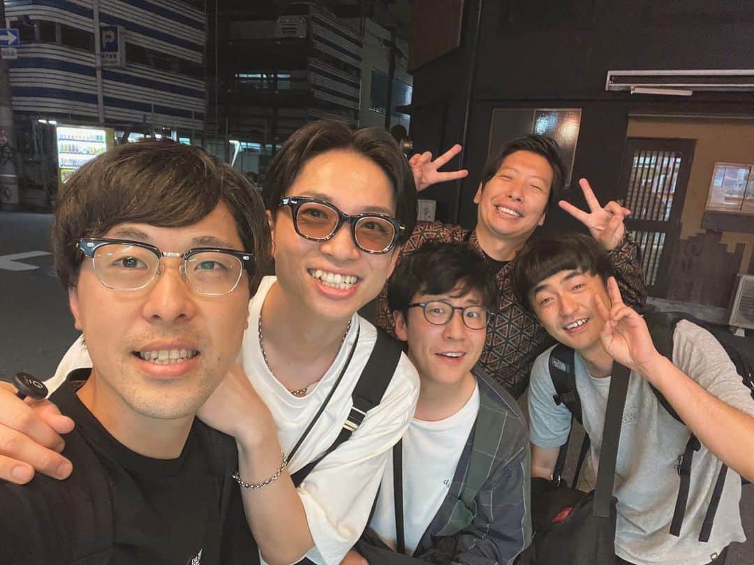 河井ゆずるのインスタグラム：「昨日は吉田たちにライブ呼んでもらいまして、むちゃくちゃ楽しゅうございました☺️  ブスガニとブスオカメが付いてきてました。」