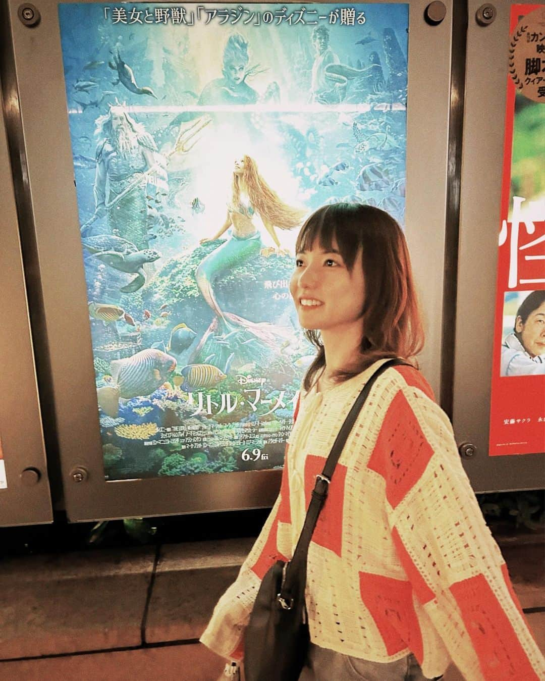 樺澤まどかさんのインスタグラム写真 - (樺澤まどかInstagram)「🧜‍♀️  リトルマーメイドを観ました  エリックにもアリエルにも 色々言いたいことはありますが 映像も音楽もめちゃくちゃ良くて癒されました🦀🫶  待ち合わせ中の私の顔怖すぎて草  #樺澤まどか  #リトルマーメイド#映画#待ち合わせ」6月12日 20時43分 - kabasawa_madoka