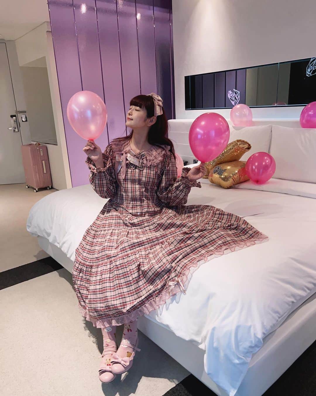 青木美沙子さんのインスタグラム写真 - (青木美沙子Instagram)「お誕生日付近だったのでお部屋が可愛く飾り付けられてました♡♡♡」6月12日 20時54分 - misakoaoki