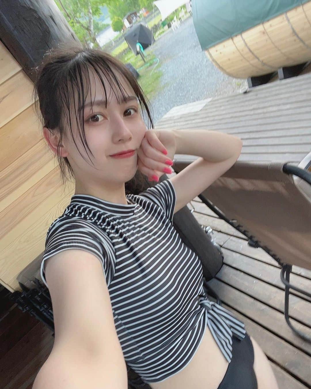 岡田佑里乃のインスタグラム：「この間サウナ旅行してきたんだ〜  長野県の白馬にある『from P』のドームテントに泊まりました!⛺️ ( @fromp_hakuba )  チェックインしてすぐお昼すぎからサウナするのが最高すぎる〜 室内でしかサウナしたこと無かったけど、自然の中でするサウナは格別だった🤤💗  夜はBBQしたよ〜ほんとにご馳走！🍖 お肉もお料理も全部美味しすぎて、 本当に水着だけあれば何もいらないのが最高🥹  グランピングだからテントの中にはふかふかのお布団が☺️ サウナ効果もあって夜はぐっっすり眠れました（笑）  次の日の朝もチェックアウトまでは朝からサウナし放題！ サウナも本格的なフィンランドサウナ🔥  ととのった後の朝ごはんもご馳走すぎたよ🤤💗 こんな贅沢あるかってくらいリフレッシュできたよ! みんなも行ってみ？飛ぶよ！  #saunaglampingfromp #白馬 #fromp #長野サウナ #アウトドアサウナ #長野グランピング #PR」