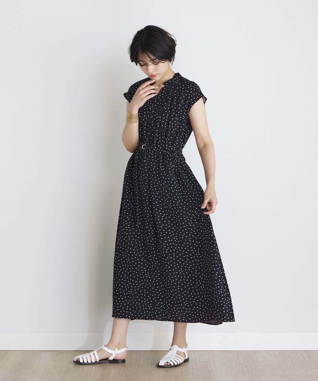 clearimpression_officialのインスタグラム：「• INED CLARO   SUMMER ONEPIECE 夏はやっぱり“ワンピース” レイヤードや小物使いでマンネリ防止してコーデの幅を広げよう! カラー別にワンピースの着こなしを紹介します。  ドットプリントワンピース ￥15,400 (税込)  #inedclaro #イネドクラロ #レイヤードスタイル #カーディガン #オフィスカジュアル #オフィススタイル #休日コーデ #大人女子 #ワンピース #ワンピースコーデ #flandreonlinestore」