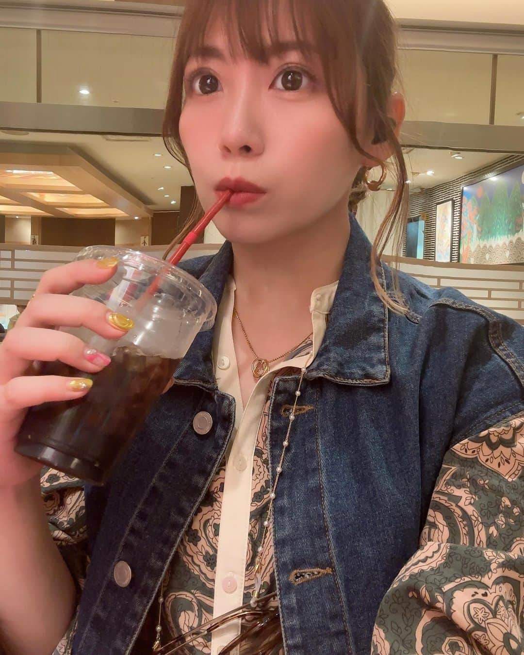 のインスタグラム：「. コーヒーはブラック一択派☕︎ . #シティーグループ #ニュークラ #ベルベ #鈴鐘 #クラブベルべ #クラブ鈴鐘 #ホステス #キャバ嬢 #すすきのキャバクラ #すすきのホステス #ショートカット女子 #酒好き」