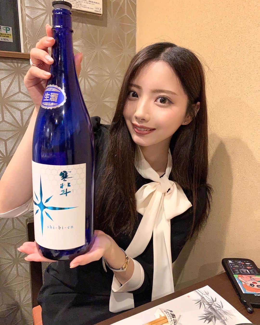 山下みちるのインスタグラム：「・ 久しぶりにお父さんとお母さんと会えた日👨🏽‍🦱👩🏻🤍  お寿司も日本酒も美味しかった〜🤤  地元グルメ最高‪‪❤︎‬ ・  #福岡グルメ  #江戸寿司  #日本酒 #十四代  #寒北斗  #sushi  #오오티디  #데일리 #ootd  #fashion #instafood」
