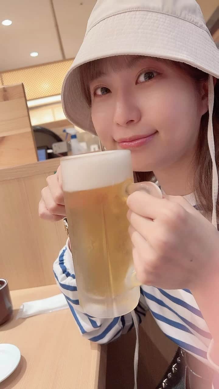 天野麻菜のインスタグラム：「ビール女子。3506  #ビール #ビール女子 #beer #beerstagram #お酒 #アルコール #タレント #グラビア #女優 #天野麻菜 #休まず #毎日飲んでる #記録更新中 #ビールのcm #オファー待ち #ビール大好き #乾杯 #乾杯シリーズ #1日1ビール #9年以上 #続けてる #まだまだ #これから  #今日で #3506日目 #お寿司」