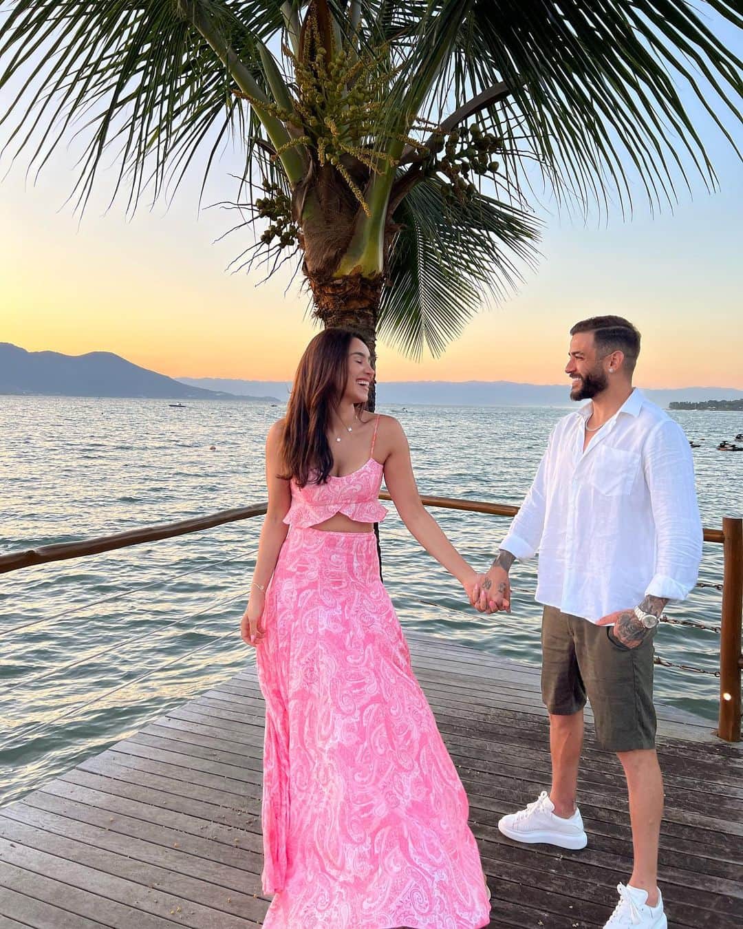 ジュニオール・カイサラのインスタグラム：「Feliz dia dos namorados ❤️  #diadosnamorados #happy #valentinesday #12years 👩🏻‍❤️‍💋‍👨🏻」