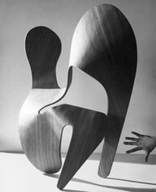 ローのインスタグラム：「#mondaymuse⁠ ⁠Start of the week inspo. "The details are not the details. They make the design." Charles Eames⁠ .⁠ Molded plywood sculpture by Charles and Ray Eames 1943 © Eames Office LLC⁠ .⁠ .⁠ .⁠ #robags #sculpture #midcentury」