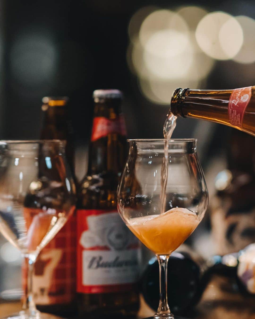 THE KAWABUN NAGOYA | 河文さんのインスタグラム写真 - (THE KAWABUN NAGOYA | 河文Instagram)「. 🍻ＢＥＥＲ の 季節🍻  すっきりとしない天候が続きますが、 そんな時こそビールを気持ちよく飲みたい！ ビールやカクテル、冷えたワインが美味しいシーズンですね✨  Bar The OCTAGONでは生ビールはもちろん、 浜松から仕入れている"Octagon Brewing"の クラフトビールや海外のビールなど 様々なお好みに応えられるよう、多数のビールをご用意しています！  瓶ビールの"スタイニービール"は、 個性が光るラベルが楽しめるのも特徴の一つです✨  是非お気に入りの1杯、1本を見つけてみてください✨🍺  special thanks @octagonbrewing   #thekawabunnagoya  #ザカワブンナゴヤ #河文 #カワブンナゴヤ #カワブン #名古屋バー #栄バー #名古屋夜カフェ」6月12日 21時06分 - thekawabunnagoya