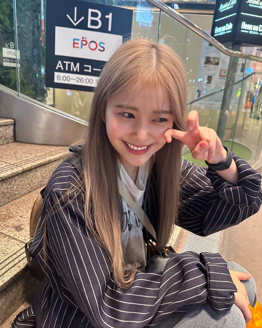 のインスタグラム：「にっこにこ笑顔でございます🥹💙　#romanticcrown #韓国ファッション」