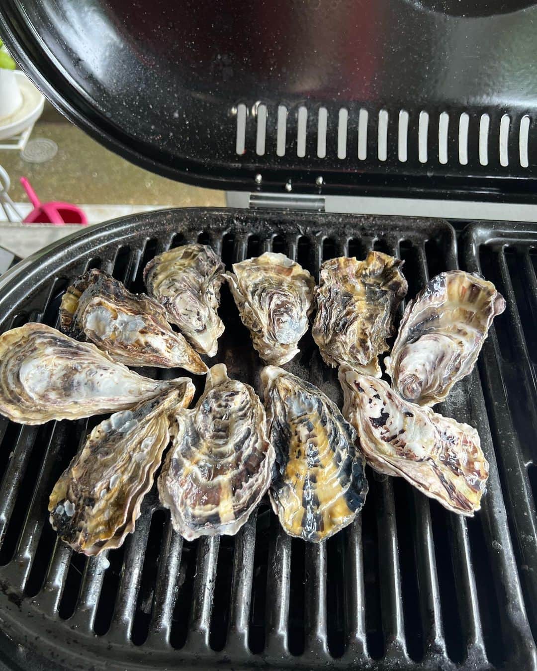 倉岡生夏さんのインスタグラム写真 - (倉岡生夏Instagram)「BBQ🍖🦪 ・ ・ 我が家でBBQ♡家族と仲良しメンバーで♡ ・ これでもかってくらいの漁師さん直送のアワビや牡蠣、ホタテに鰻、肉の専門店の和牛も♡ ・ やっぱり大変だけど自分でやるのが最高❣️ ・ ・ 素敵な食材と沢山お手伝いしてくれて感謝♡ ・ ・ ・ ・ #バーベキュー #バーベキュー料理 #バーベキューコーデ #最高な仲間 #休日の過ごし方 #家族の時間 #アワビ #高級食材 #キャンプ #おうち時間 #おうちじかん#大人カジュアル #大人カジュアルコーデ #親子キャンプ #japanesegirl #bbq #bbqtime #休日コーデ」6月12日 21時09分 - kinatty.land