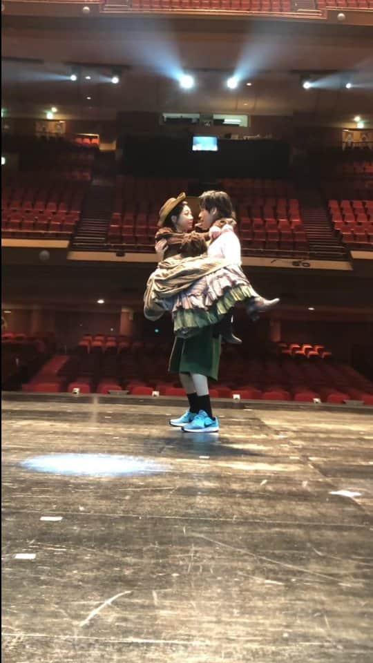 ダヒのインスタグラム：「지들만의 세상❤️‍🔥」