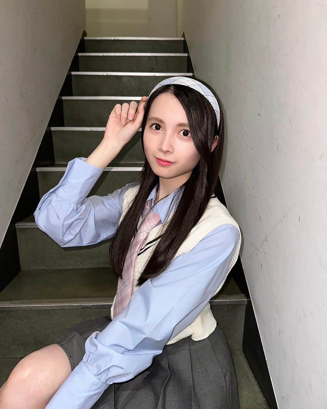 水島美結のインスタグラム：「❄️🤍❄️  札幌ファンミーティングありがとうございました‼︎  自分の制服衣装嬉しかったです‼︎  #AKB48 #17期研究生  #どうしても君が好きだ  #アイドル衣装 #制服」