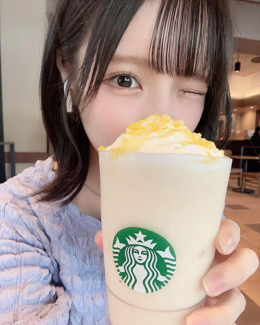 岩田陽菜のインスタグラム：「久しぶりの自撮り写真🍋  “ 瀬戸内 ”レモンフラペチーノ🍋  瀬戸内アイドルなので瀬戸内って言葉に惹かれちゃう🥺🩵」