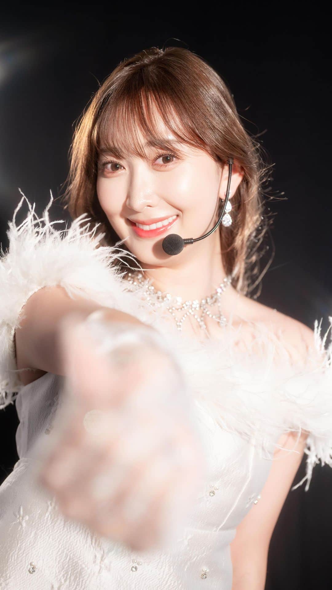 佐達ももこのインスタグラム：「すっぴんからK-POPアイドルにしてもらうまで📹❤️  メイク技術すごいすごいすごい😭🤍  @reverie__studio   #韓国#韓国旅行#韓国コスメ#韓国ヘア#韓国メイク」