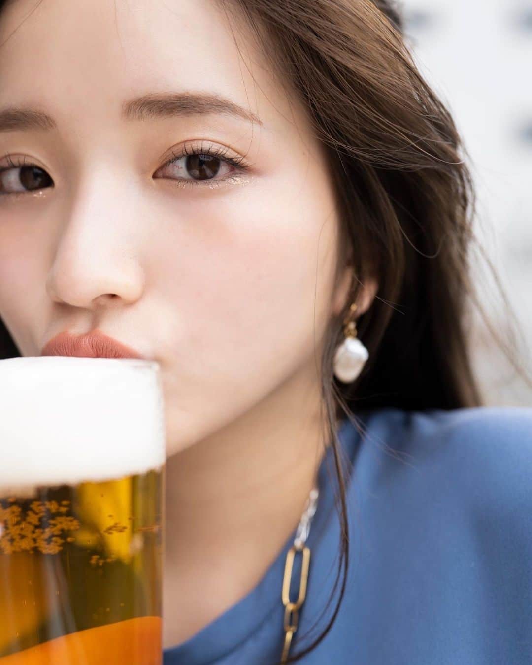 南りほのインスタグラム：「@oggi_mag 7月号📚 何枚かだけ載せちゃう🫶🏻他にも色んなメイクしてるのたくさん載ってるので見てね〜」