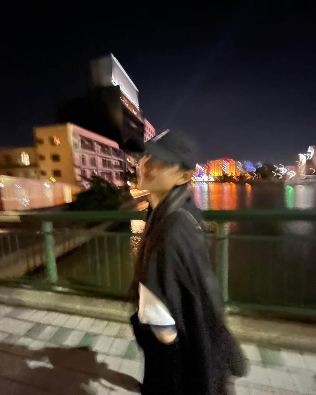 歌田初夏のインスタグラム：「人生初の九州。  博多また行きたい。  豚骨ラーメン食べたい。  #博多　#福岡　#カメラ　#吉田華恋　#九州　#夜景　#ピンボケ」