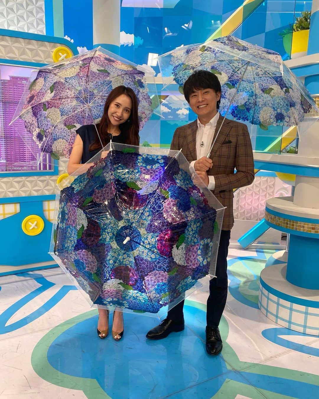 ABCテレビ「おはよう朝日です」さんのインスタグラム写真 - (ABCテレビ「おはよう朝日です」Instagram)「毎朝6:40頃にお届けしている 1文字にゅ～す 💬  きょうお届けした｢花｣のにゅ～す❗️  #フェリシモ では、 販売中の紫陽花の傘を 全国各地で無料レンタルできる☔️  近畿では6カ所🎵 紫陽花の名所でイベント開催中💜  SNSではフォトコンテストも 合わせて実施しています📸」6月12日 12時34分 - ohaasaofficial