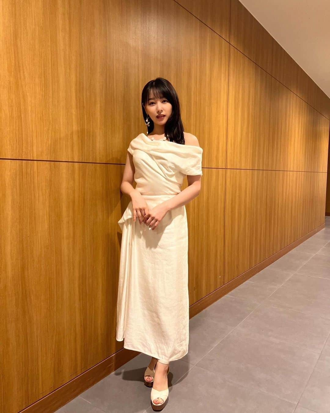 桜井日奈子さんのインスタグラム写真 - (桜井日奈子Instagram)「昨日は大阪で映画「魔女の香水」先行上映会でした☺️  公開まであと4日です！  衣装 @ykf.efu @towaje @felice___handmade   #魔女の香水」6月12日 12時46分 - sakurai.hinako_official