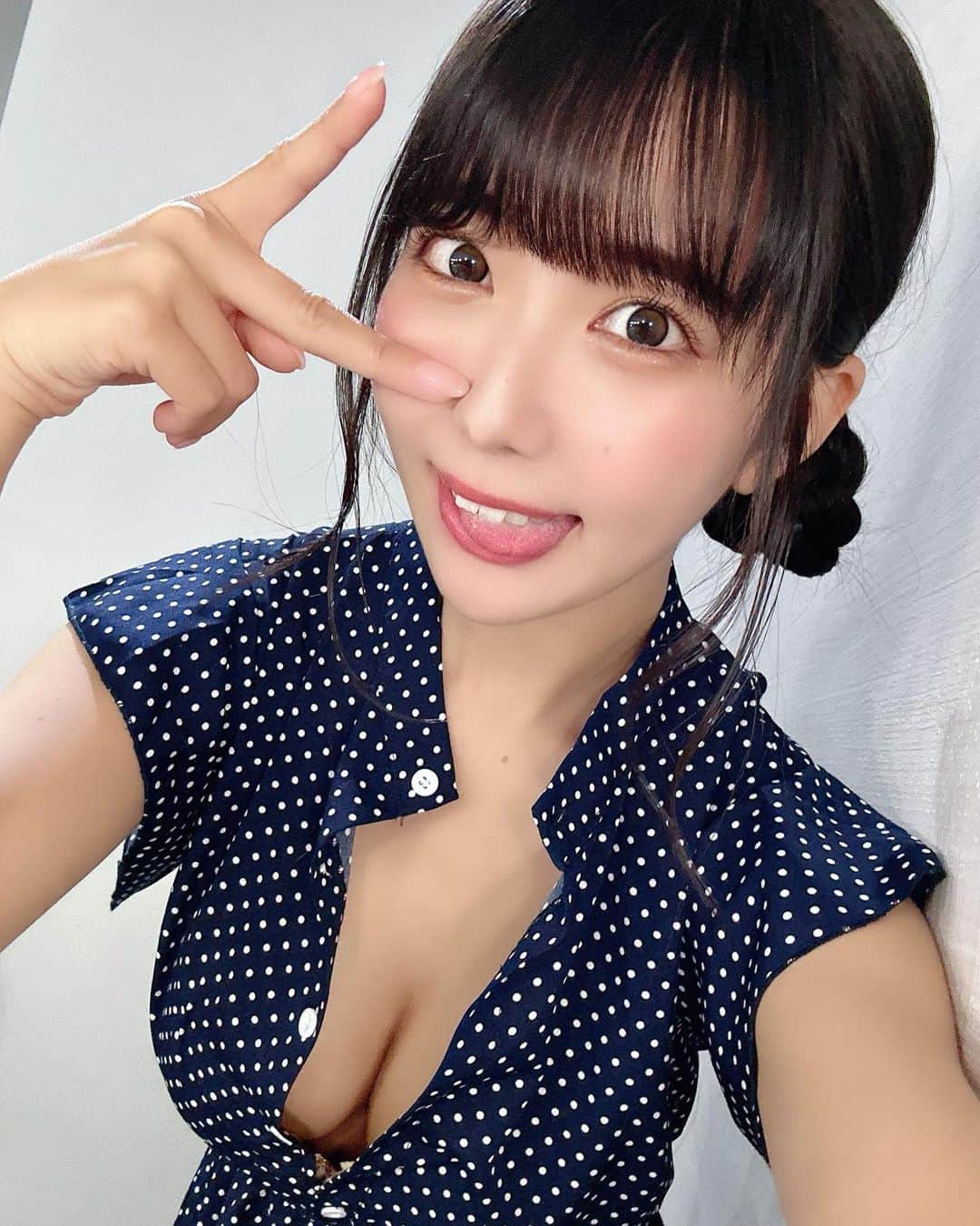 天羽希純のインスタグラム：「この格好で電車乗っちゃだめ！？  #水着 #ビキニ #グラビア #gravure #bikini #プール #海 #巨乳 #フェチ #泳装 #おしり #くびれ #太もも #Japanesegirl #cosplay #cosplayer #コスプレ #swimwear #lingerie #內衣 #selfie #수영복」
