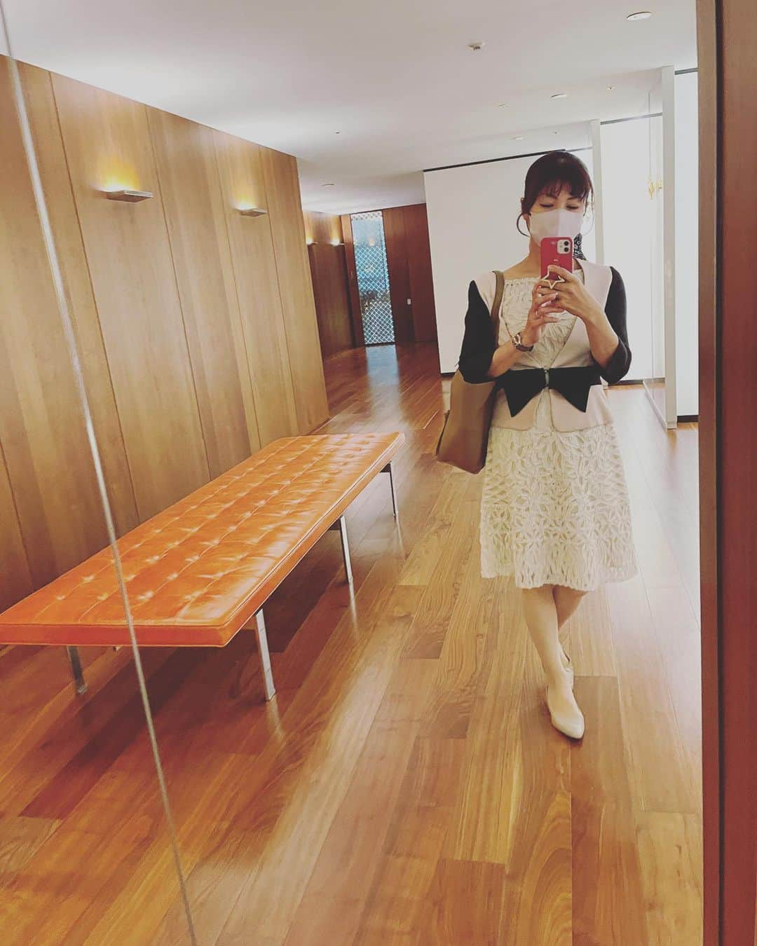 小林亜里紗さんのインスタグラム写真 - (小林亜里紗Instagram)「最近お仕事でよく着るジャケット。 先日の撮影でも♪  たまには　#お仕事服 #コーディネート #ジャケット #グレースクラス #ワンピース #ANAYI」6月12日 12時44分 - teketekearinko