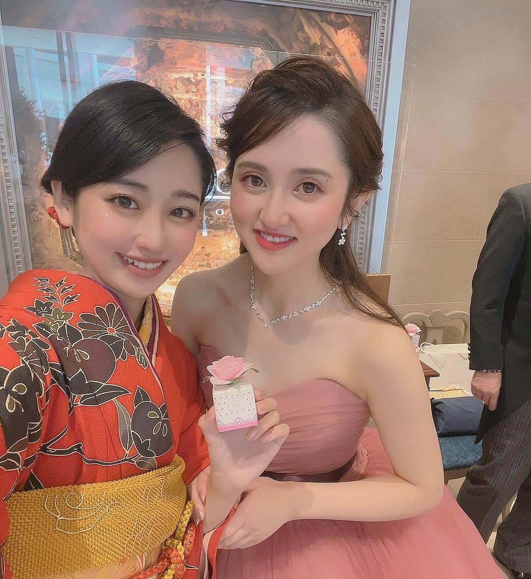 MAIのインスタグラム：「本当にプリンセスすぎて めちゃめちゃ可愛いと 終始思っていました。 妹バカってやつです👗  #結婚式　#姉妹　#目黒雅叙園」