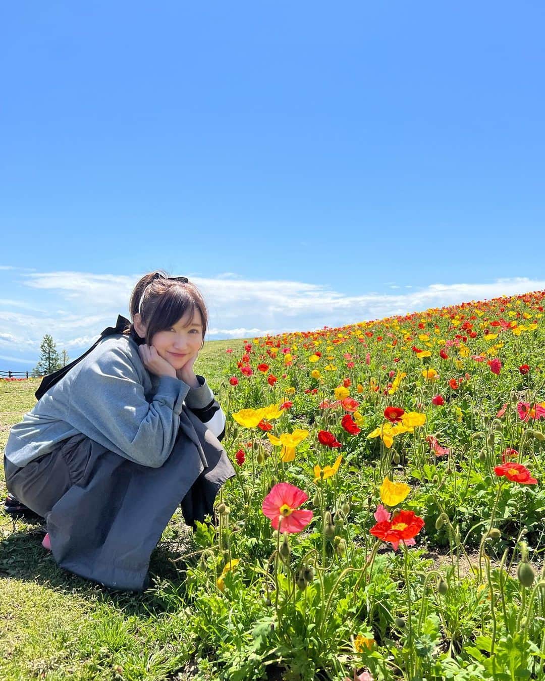 のインスタグラム：「梅雨のどんよりお天気ですが、ココロに彩り咲かせて過ごしましょ🩷💙💛🤍❤️」