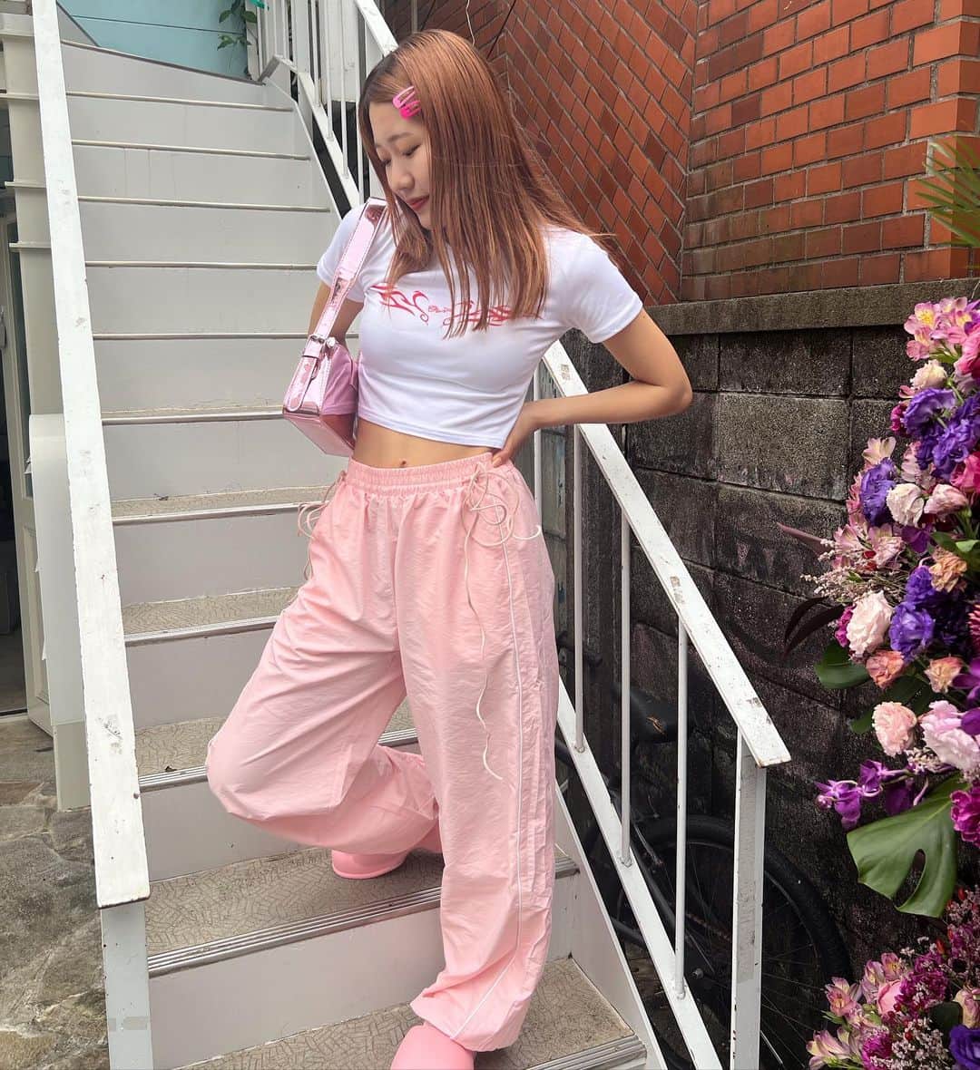 NADIAのインスタグラム：「✨♡NEW♡✨  T-shirt ¥2,490[tax in]  ＊blackもございます  pants ¥6,790[tax in]  shoes ¥4,990[tax in] ＊purple、greenもございます  その他着用アイテムもnadiaのものになります🎀 お気軽にお問い合わせ下さい♡ @nadia_corazon」