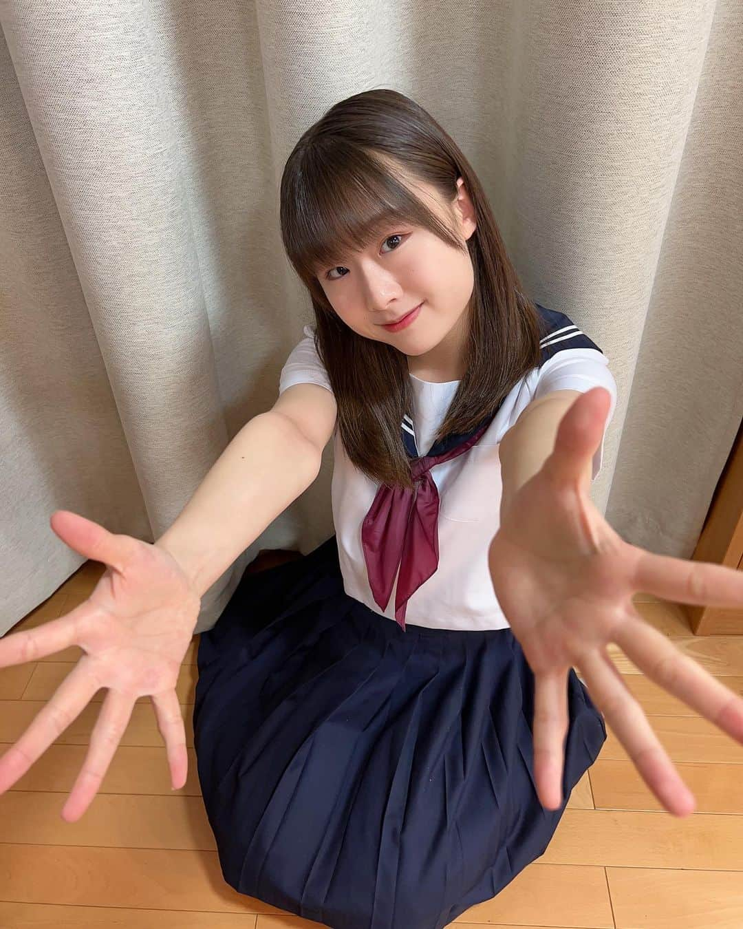 新倉愛海さんのインスタグラム写真 - (新倉愛海Instagram)「セーラー服は好きですか？🥰✨ ⁡ #アプガ2 #にきちゃん #アイドル #Japaneseidol #セーラー服」6月12日 13時12分 - ami_niikura_uug2ki