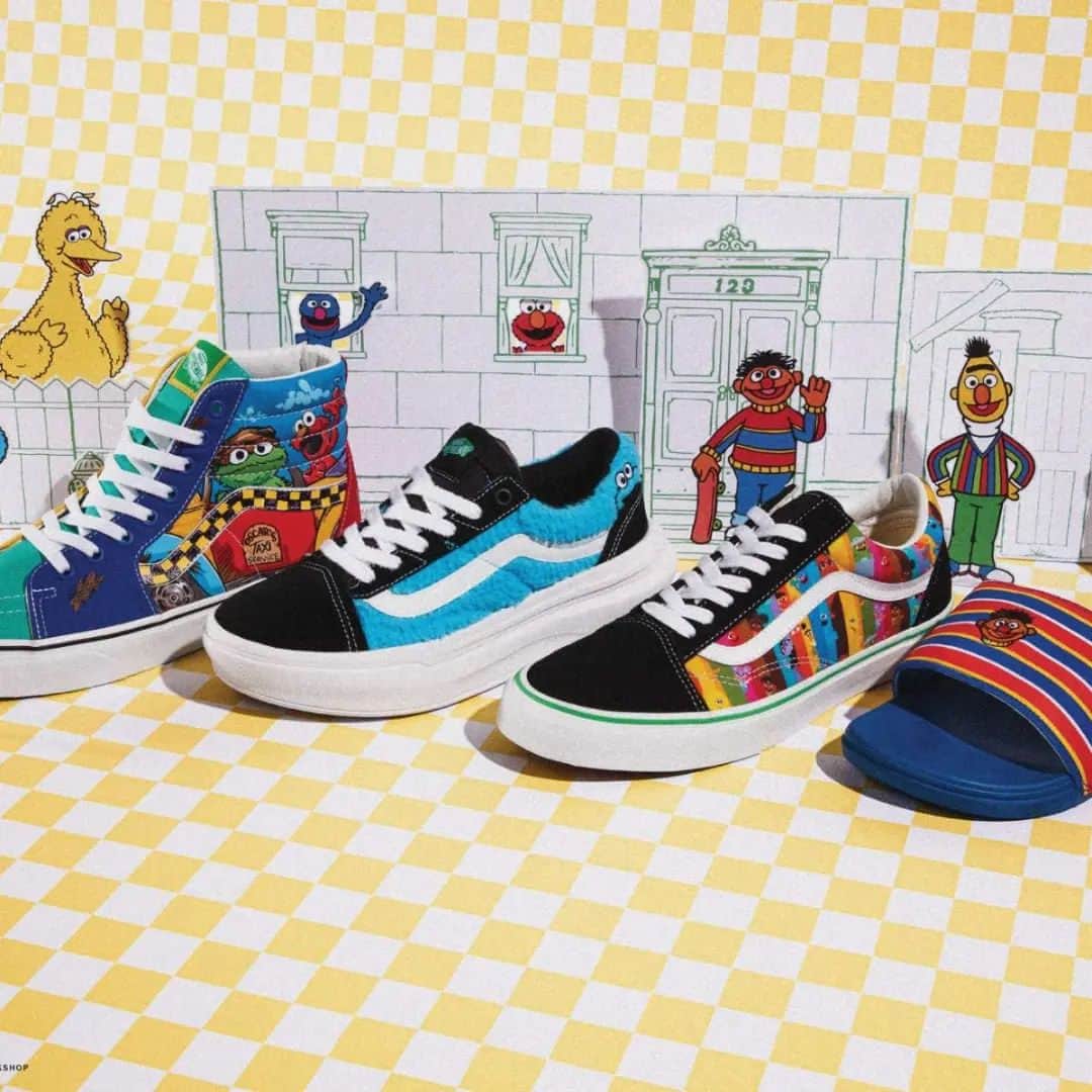 Vans Philippinesさんのインスタグラム写真 - (Vans PhilippinesInstagram)「Step into a world of childhood nostalgia and playful style with the VANS x Sesame Street Launch in the Philippines! Join us as we take a walk down memory lane, where classic characters meet iconic footwear.  Get ready to rock your favorite childhood memories and showcase your love for VANS and Sesame Street in one incredible collaboration! 🖤🤍  Grab a pair from any of the following Vans stores:  - Vans Greenbelt 3  - Vans Glorietta 3  - Vans SM Megamall - Vans Trinoma - Vans Alabang Town center - Vans Ayala Center Cebu  Of through Vans Philippines' Official Chat Store https://tinyurl.com/VansPhOfficialChatstore  #vansphilippines #vansxsesamestreet」6月12日 13時16分 - vansphilippines