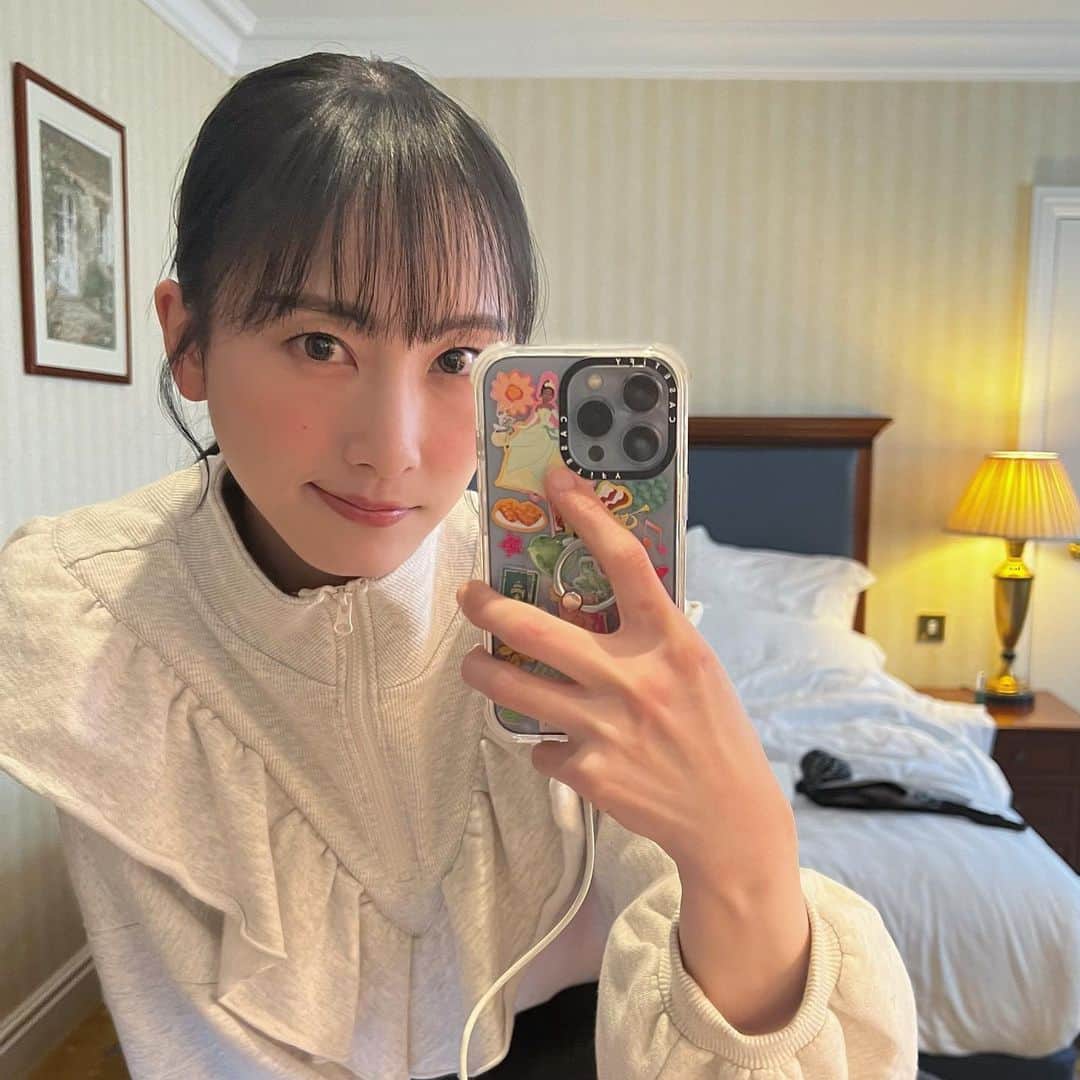 松井玲奈のインスタグラム：「今日は衣装合わせからの移動 新しい作品も楽しみだけど、今の作品もあとひと息！晴れますように！」