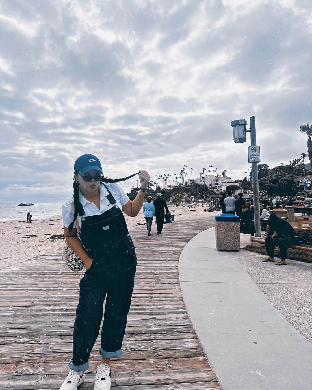 のインスタグラム：「_ 여기 LA맞아효? 너무 춥쟈나☁️ 오늘은 농부컨셉👩🏻‍🌾 #farmerslook  #쿼카의LA여행」