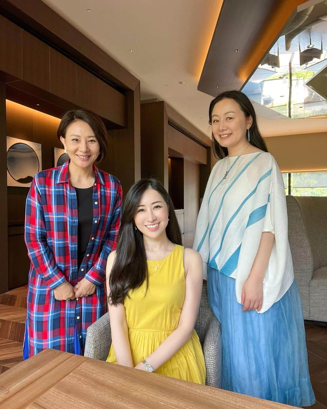 高倉絵理さんのインスタグラム写真 - (高倉絵理Instagram)「今回の湯布院旅行をご一緒させていただいたのは、 起業家で様々なお仕事をされているジャスミンさん、 チベット声楽家バイマー ヤンジンさん、 中国古筝演奏家・作曲家のウー ファンご夫妻。  とても優しく温かい方々で、楽しい時間を過ごすことができました。 ジャスミンさん、素敵なご縁をありがとうございました♡  今中国語を勉強しているので もう少し話せるようになって 早く中国語でコミュニケーションを取れるようになりたい！  そしてチベット出身のシェフのタシ・ジャムツォさんの作るお食事は、朝食も野菜たっぷりで美味しくいただきました。  素敵な方々と素敵なホテルで 最高の時間でした♡  📍 ENOWA YUFUIN 大分県由布市湯布院町川上 丸尾544 @enowa.yufuin   #enowa #enowayufuin #湯布院 #大分観光 #湯布院温泉 #温泉旅行 #大分旅行 #オーベルジュ #japantrip #oita #yufuin」6月12日 13時48分 - eri_t28