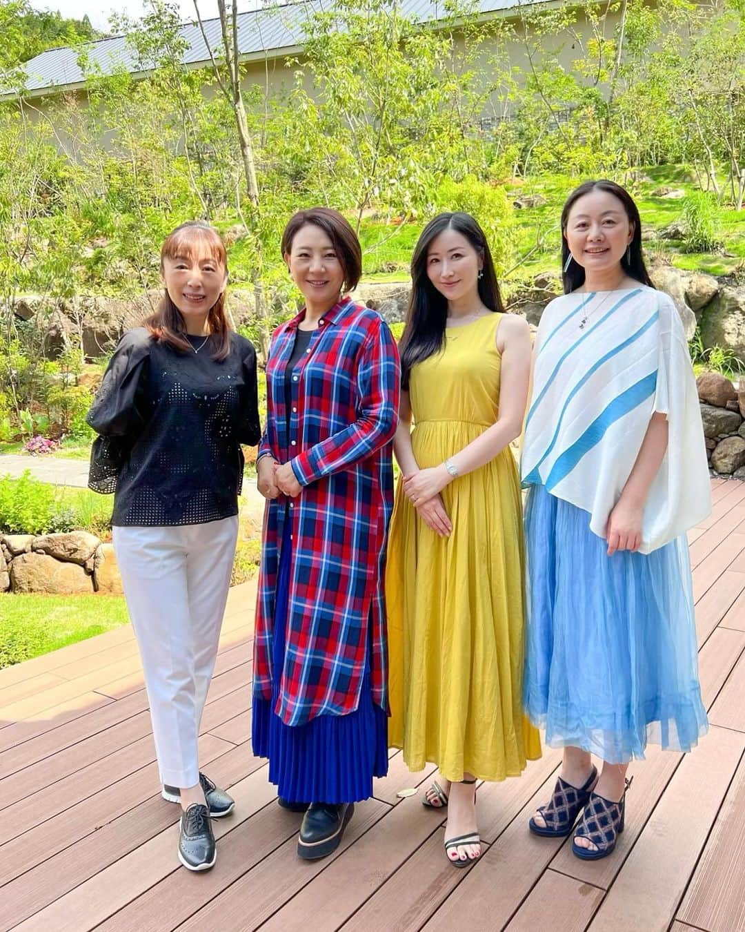 高倉絵理さんのインスタグラム写真 - (高倉絵理Instagram)「今回の湯布院旅行をご一緒させていただいたのは、 起業家で様々なお仕事をされているジャスミンさん、 チベット声楽家バイマー ヤンジンさん、 中国古筝演奏家・作曲家のウー ファンご夫妻。  とても優しく温かい方々で、楽しい時間を過ごすことができました。 ジャスミンさん、素敵なご縁をありがとうございました♡  今中国語を勉強しているので もう少し話せるようになって 早く中国語でコミュニケーションを取れるようになりたい！  そしてチベット出身のシェフのタシ・ジャムツォさんの作るお食事は、朝食も野菜たっぷりで美味しくいただきました。  素敵な方々と素敵なホテルで 最高の時間でした♡  📍 ENOWA YUFUIN 大分県由布市湯布院町川上 丸尾544 @enowa.yufuin   #enowa #enowayufuin #湯布院 #大分観光 #湯布院温泉 #温泉旅行 #大分旅行 #オーベルジュ #japantrip #oita #yufuin」6月12日 13時48分 - eri_t28