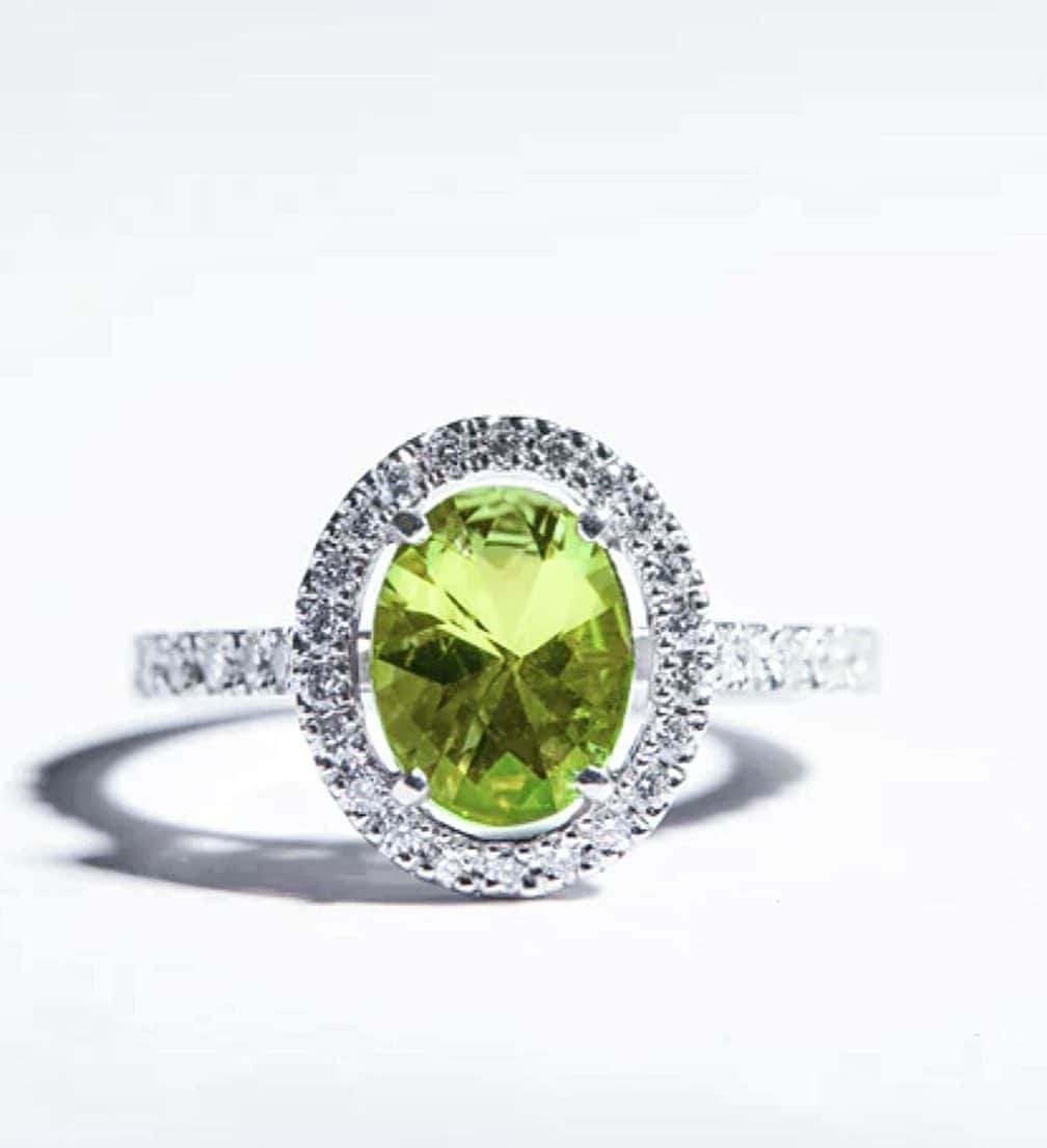 麻美さんのインスタグラム写真 - (麻美Instagram)「Princess seriesの 💚💚💚💚💚 tinkerbell がつけたくて ． 何だかカーキやグリーンのコーデが増える😆✌️ ． ペリドットのjewelryは作るのもつけるのも初めてだったけど ． めっちゃ合わせやすい💚 ． #ペリドット #グリーンのjewelry #diamond #jewelry #peridot」6月12日 14時04分 - mami0s