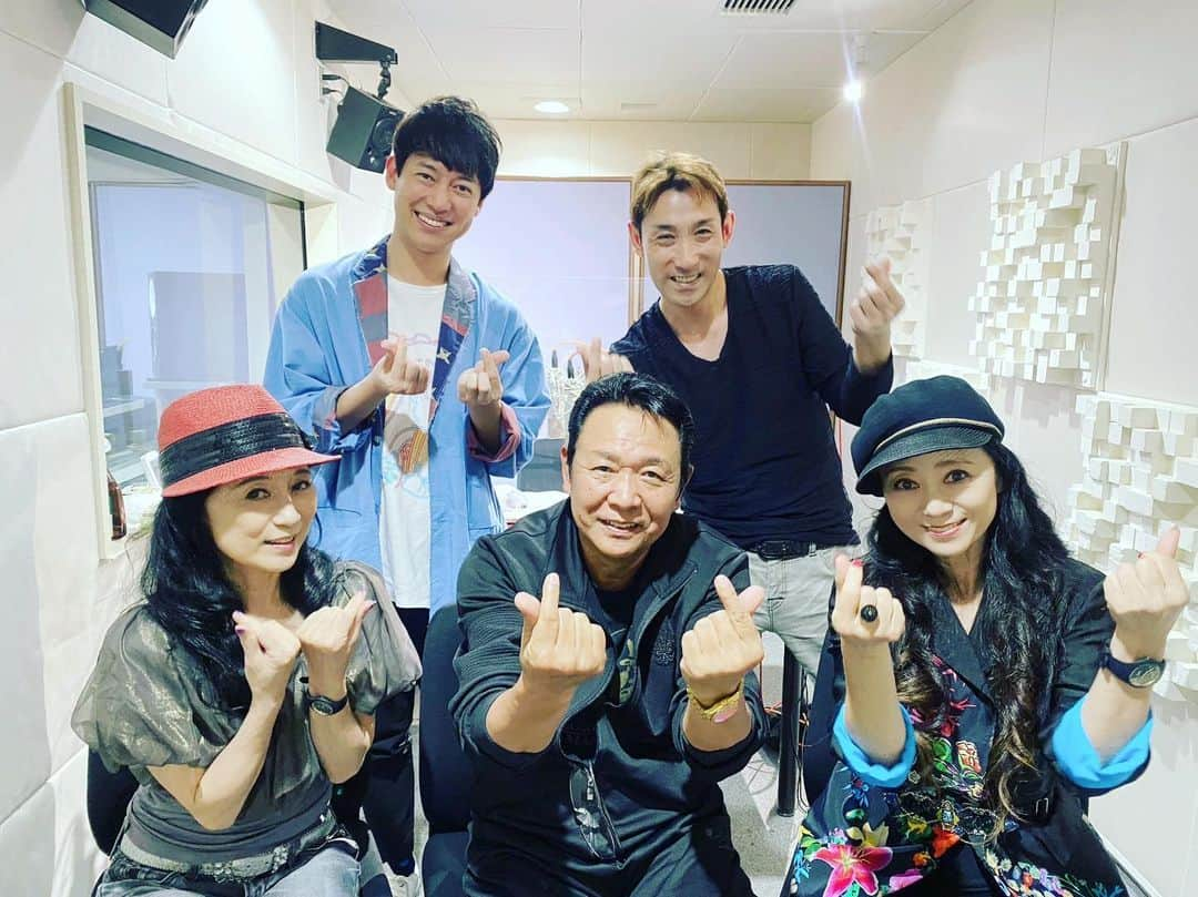 松阪ゆうきさんのインスタグラム写真 - (松阪ゆうきInstagram)「本日から📻  ■USEN C42ch 演歌ステーション  元気はつらつ歌謡曲 「ジョージのぶち好きやけー！」  が放送になります❣️  隔週更新 1時間番組 毎日 2:00～、10:00～、18:00～   出演： 山本譲二 さん 北川かつみさん(アシスタント) りんともシスターズさん 松阪ゆうき  楽しい収録📻でした！  全国のコミュニティFM局でも 流れているそうなのでチェックしてみて下さいね！  放送局一覧の写真 載せたら入り切らなかったので、 後ほどブログにアップします⤴️  楽しい収録でした😀 更にあの名曲を譲二さんのギターでカバー🎤していますよ！  ぜひお聴き下さい♪  ゆうき♪  #usen  #山本譲二 さん #ジョージのぶち好きやけー  #北川かつみ さん #りんともシスターズ さん #松阪ゆうき  #演歌  #演歌歌手  #歌謡曲  #ぜひ  #聴いてね」6月12日 14時05分 - matsuzaka_yuuki