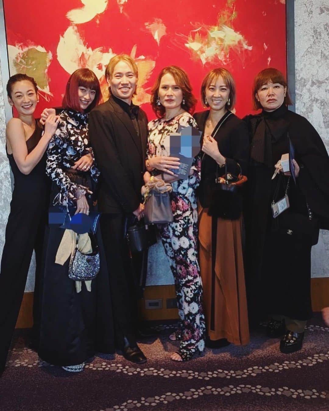 西山茉希さんのインスタグラム写真 - (西山茉希Instagram)「歳を重ねるごとに、 6人6色。  カジュアル ところによりフォーマル🌈🖤🌈  迎える50の節目の記念を打ち合わせ始める2023年６月。  #東京ライフ #友達以上血族未満 #🩷❤️🧡💛💚🩵」6月12日 15時11分 - maki.nshiyama50