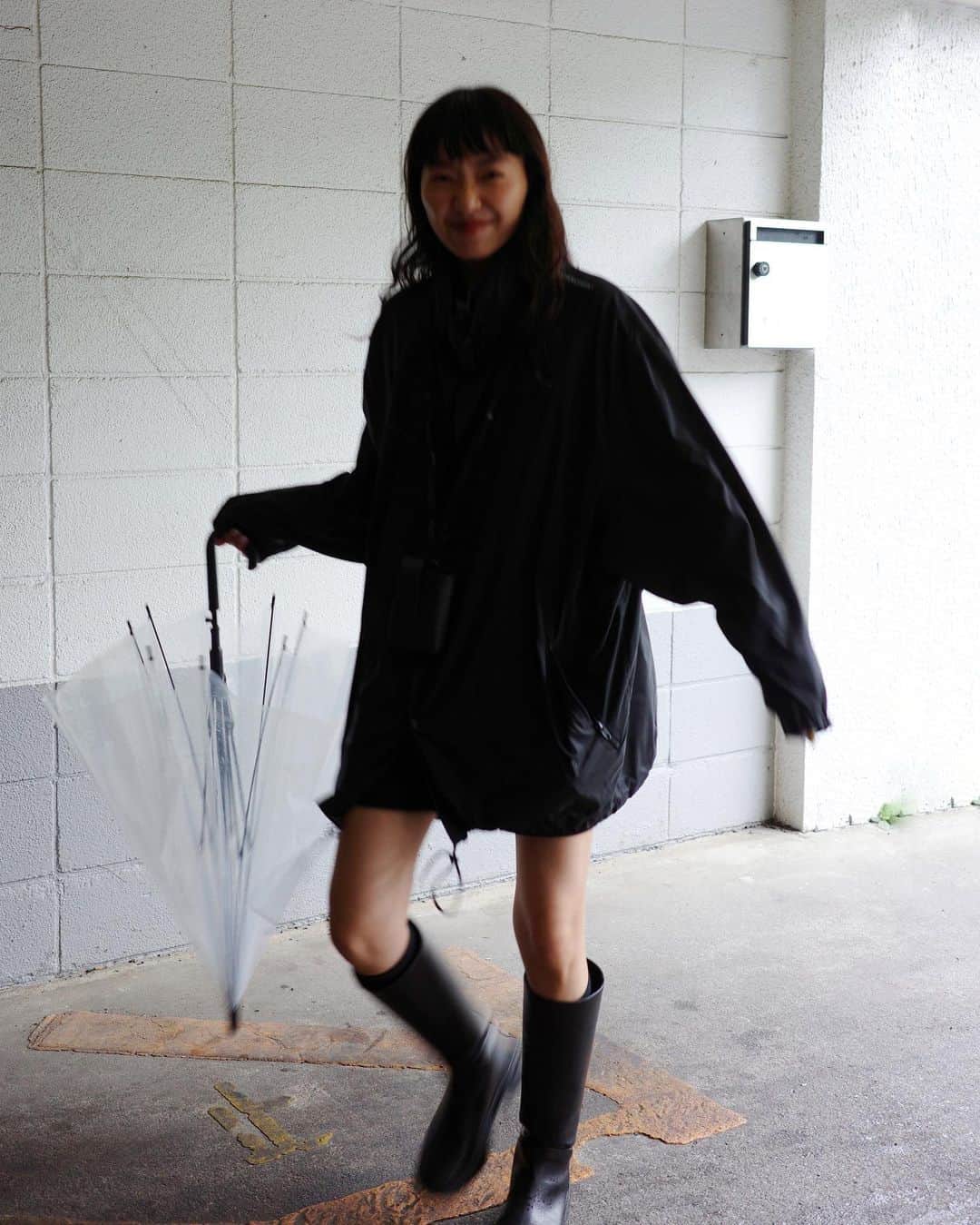 ungrid_yurieさんのインスタグラム写真 - (ungrid_yurieInstagram)「今週は雨だらけだ〜☔︎ ということで雨の日に着てた服🐜 @etretokyo のブーツはほんと買ってよかった👏🏽  @searoomlynn_official のコクーンパンツは やはり黒も買っておくべきか…💭 と考えだしたこの頃😀  #知久カジ#etretokyo#searoomlynn」6月12日 15時33分 - chiku_y34