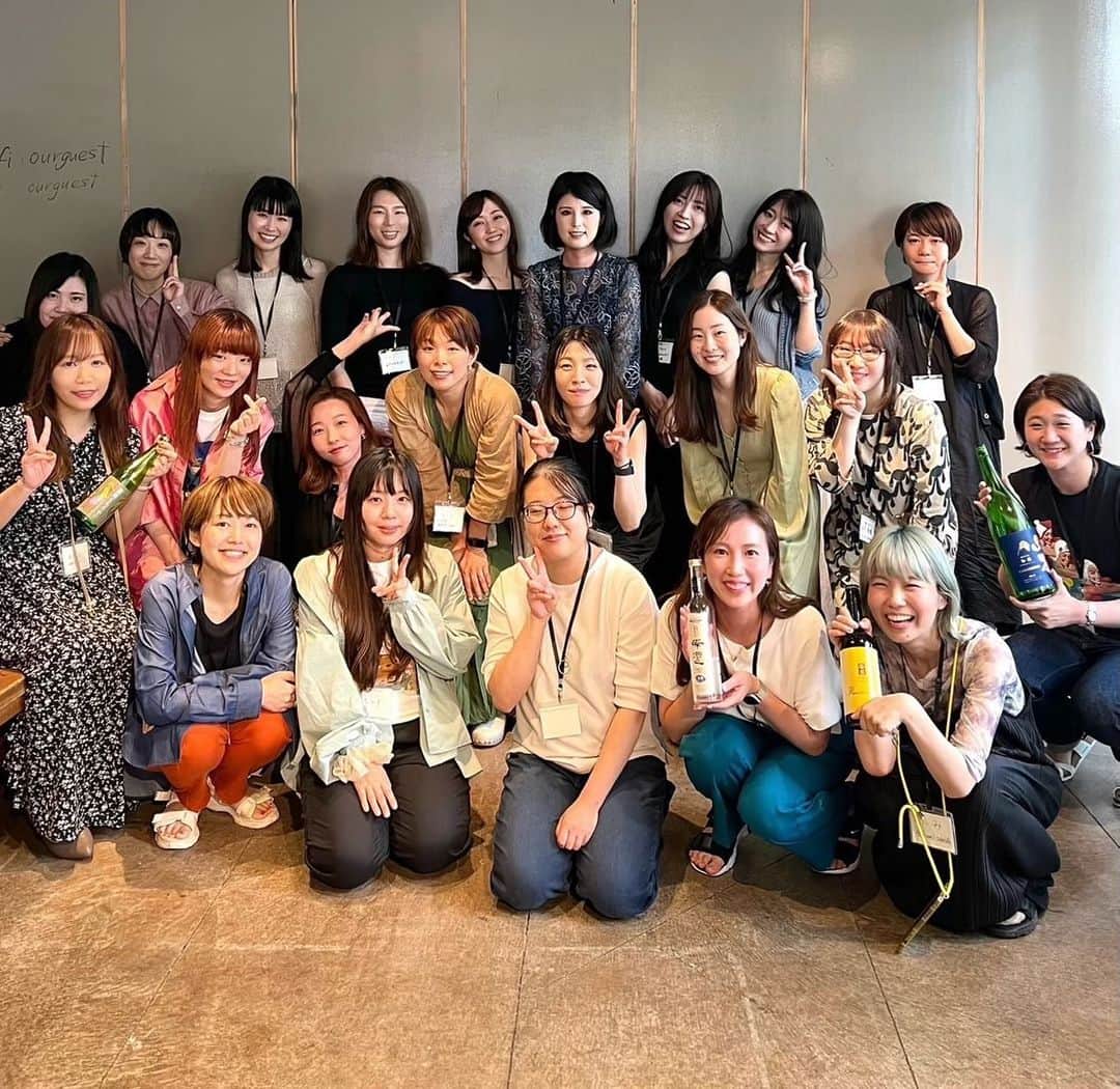 のインスタグラム：「【アフタヌーンサケパーティー🎉】 先日、日本酒とスイーツのペアリングイベント 「アフタヌーンサケパーティー」を開催しました🥂 実は今回、あえて普段日本酒以外も飲むかたを中心にお声がけさせていただきました。 「このペアリングがおいしかった」と自らおいしい組み合わせを発見してくれたり 「普段選ばない日本酒を飲めて楽しかった」と言っていただけたりしたのがとてもうれしかった。 それ以上に、テーブル毎で盛り上がっていたのがとてもとてもうれしかった！ 次は何の会がいいかなぁ🥰 共同開催 @fumi_sakelife  @mihoo176  @ayk_031  * #唎酒師アナウンサー #きき酒師アナウンサー #アフタヌーンサケパーティー #アフタヌーン酒パーティー #ヌン酒 #日本酒ライフスペシャリスト」